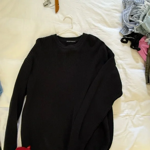 Brandy Melville Black Ribbed Crewneck Sweater - Picture 2 of 3